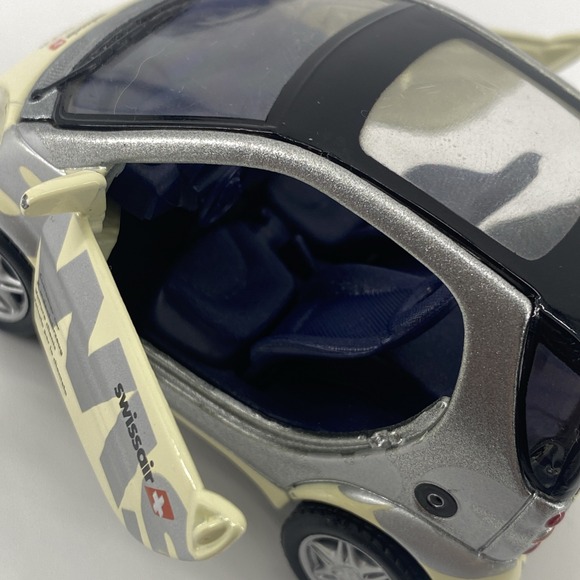 Maisto Smart City Coupe Scale 1/33 Cars Lot Of (2) - 1 Swissair and 1 Blue - Picture 7 of 9